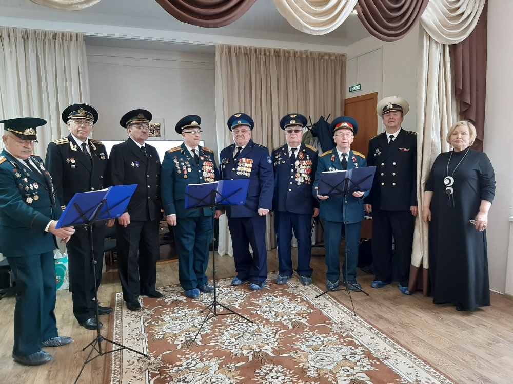В Выборгский ресурсный центр с концертом приезжал вокальный ансамбль ветеранов Вооруженных сил «Гвардия»
