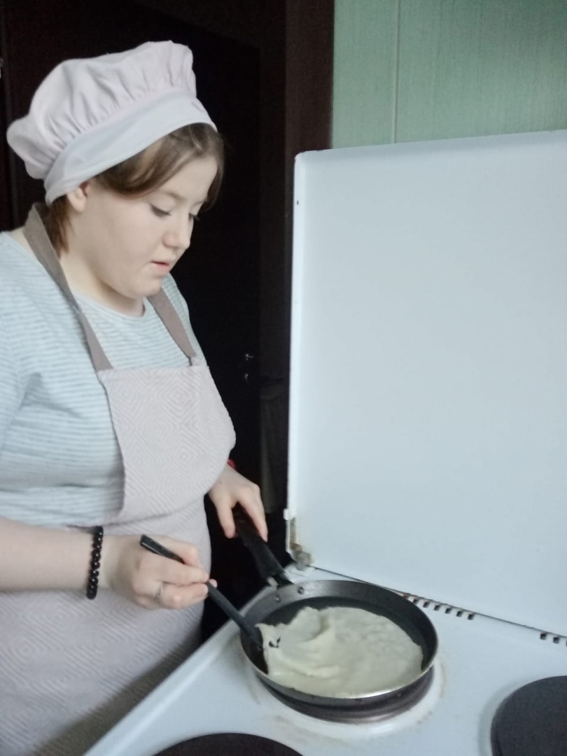 Выпечка блинов на Масленицу 