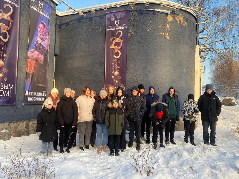 Поездка в театр «Святая крепость»