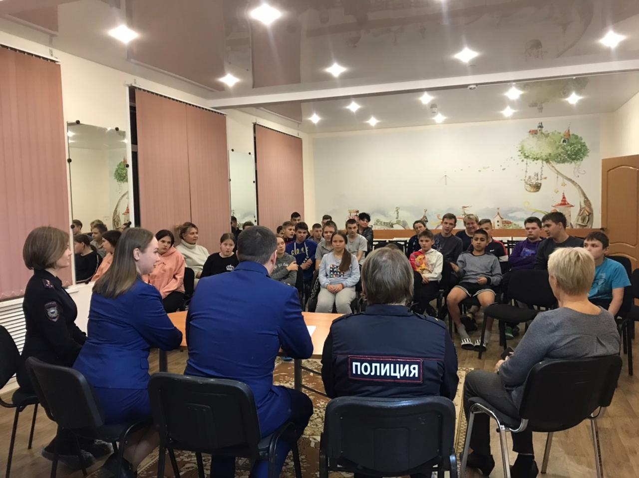 Визит прокурора г.Выборга Селивёрстова Л.С. в ресурсный центр