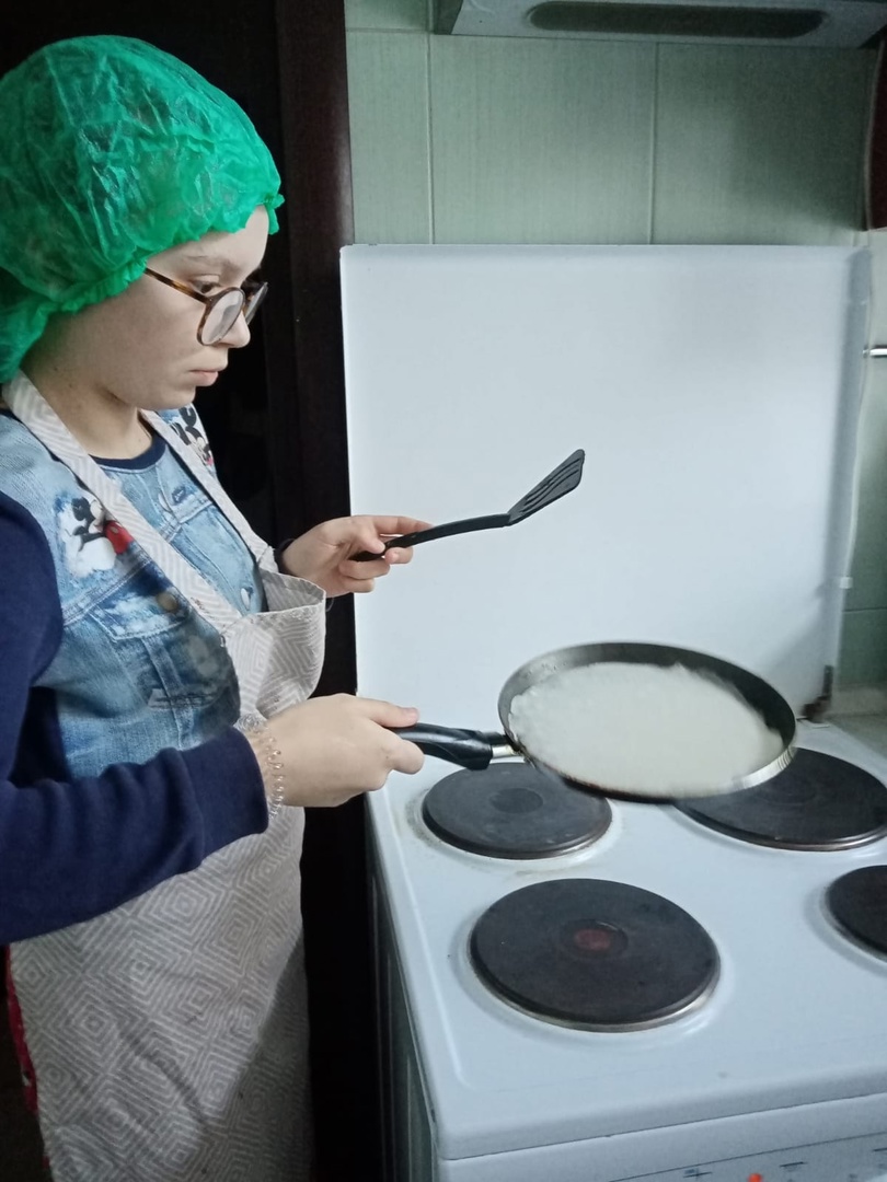 Выпечка блинов на Масленицу 