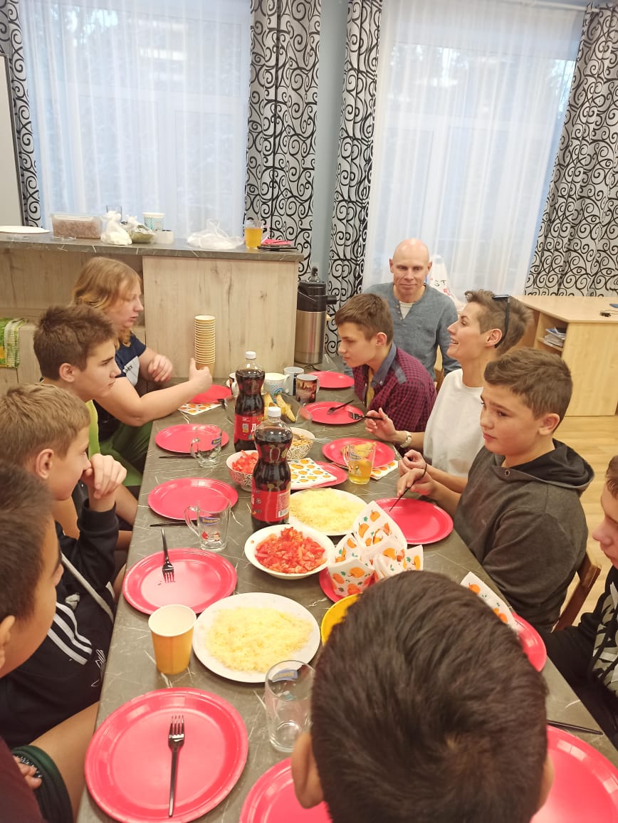 Приезд гостей из христианского общества