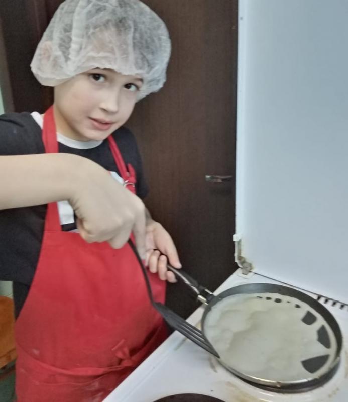 Выпечка блинов на Масленицу 