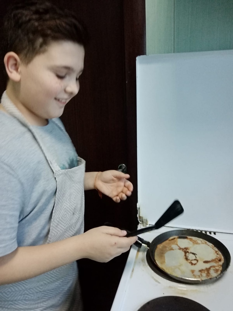 Выпечка блинов на Масленицу 