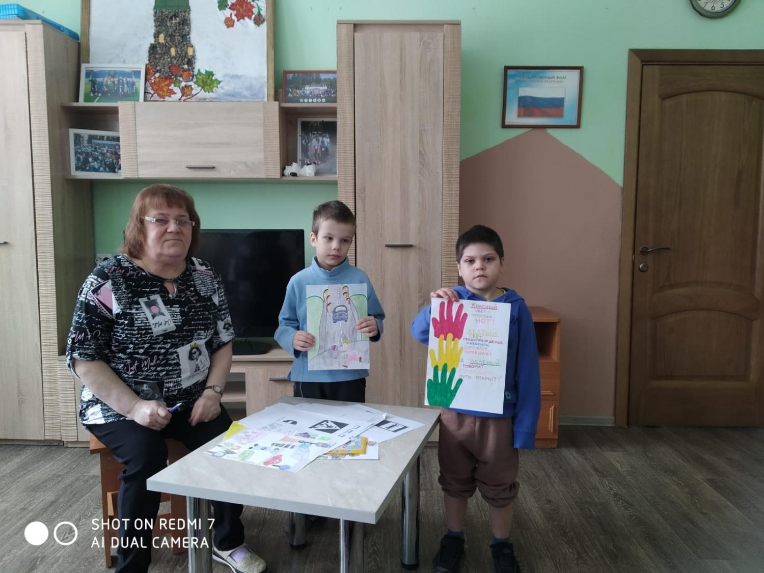 Викторина по правилам дорожного движения "Красный, желтый, зеленый" Викторина по правилам дорожного движения "Красный, желтый, зеленый"