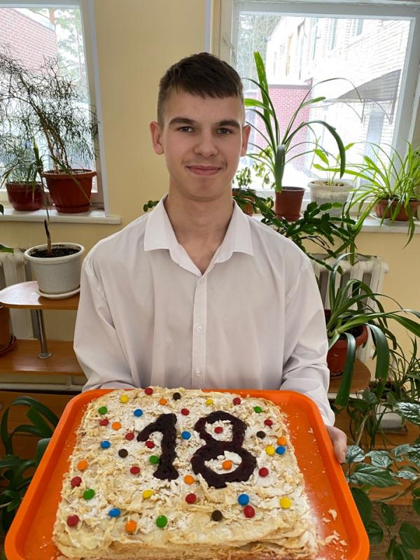 Поздравили именинника Дениса с 18-летием!