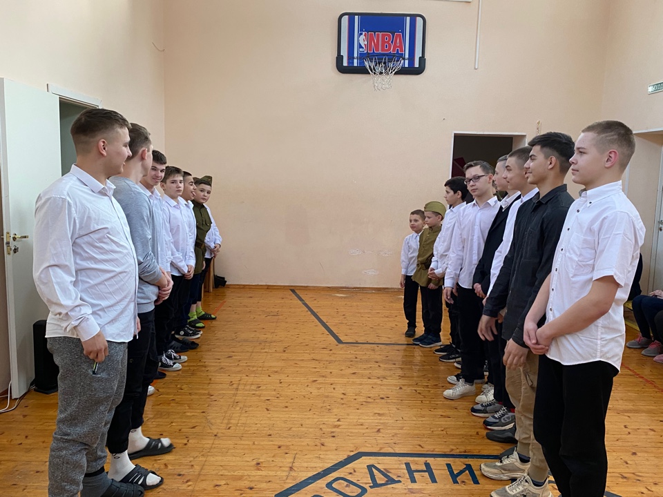 Спортивно-игровая программа "Мальчишки, вперед!"