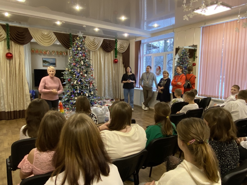 Приезд представителей гипермаркета «Лента» с новогодними подарками