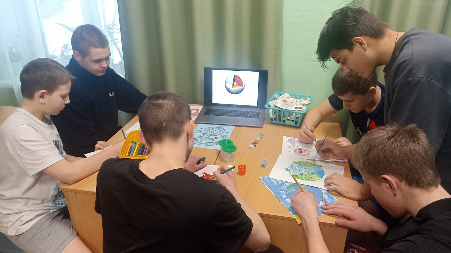 Конкурс рисунков и поделок «Планета - наш дом»