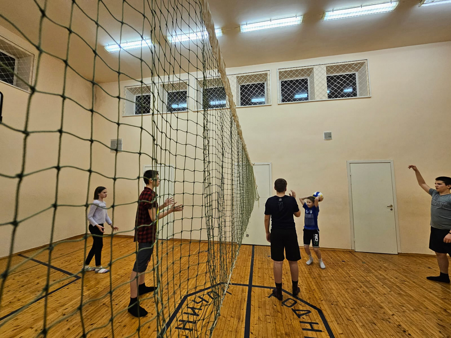Соревнования по пионерболу
