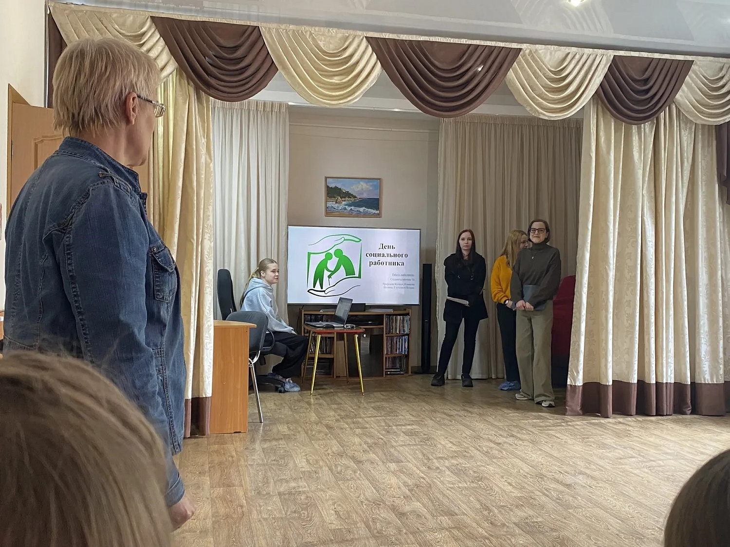 День социального работника: взгляд будущих специалистов