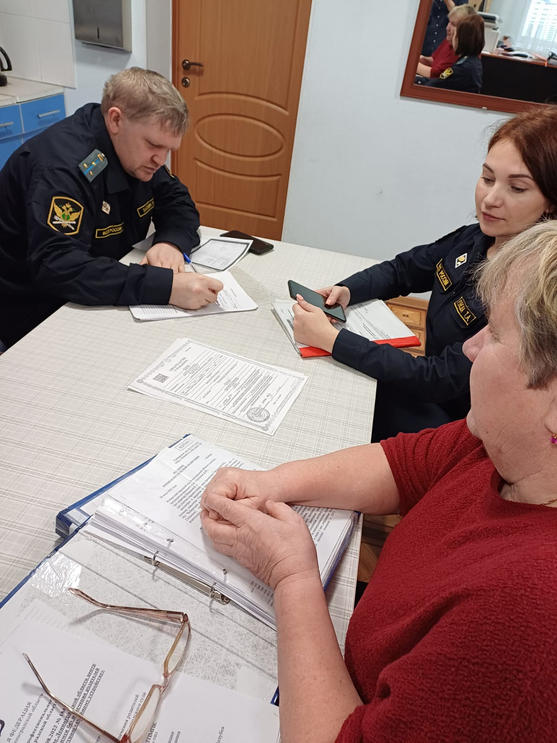 Приезд специалистов из Выборгского районного отдела судебных приставов