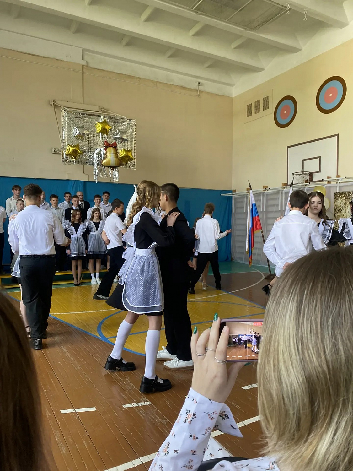 Торжественная линейка выпускников 9‑х классов Выборгского ресурсного центра