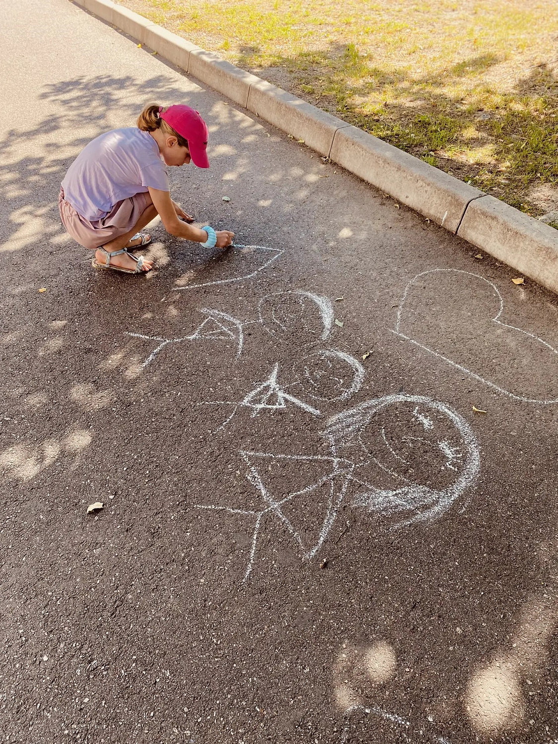 Рисуем любовь и верность: наши истории на асфальте