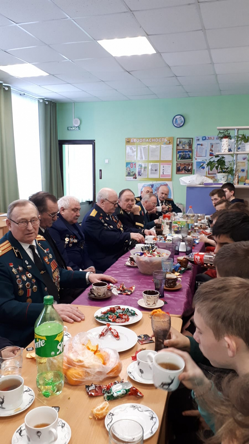 В Выборгский ресурсный центр с концертом приезжал вокальный ансамбль ветеранов Вооруженных сил «Гвардия»