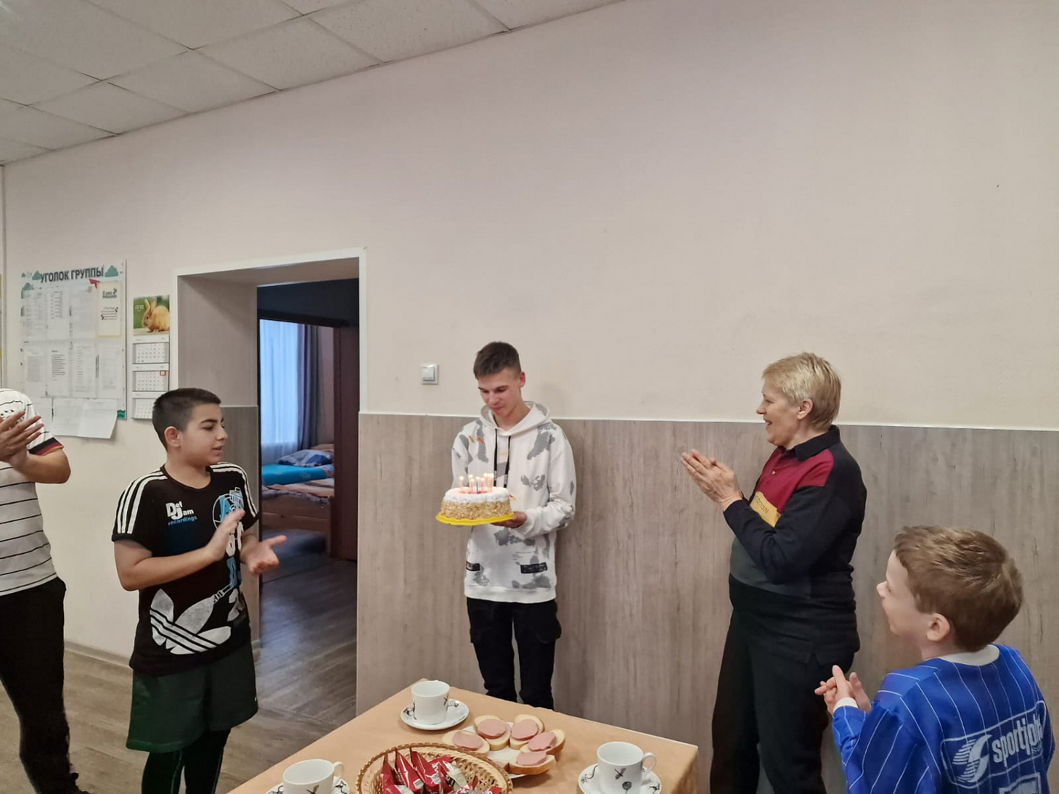 Поздравили именинника Дениса с 18-летием!